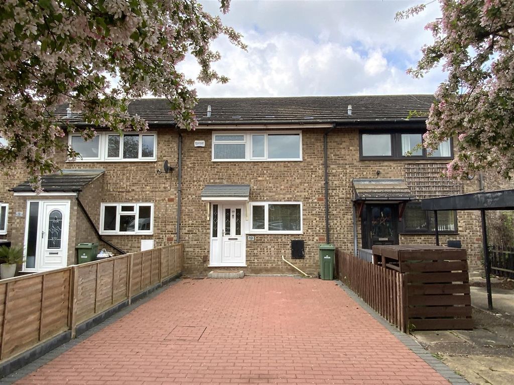 3 bed terraced house for sale in Breton, Stony Stratford