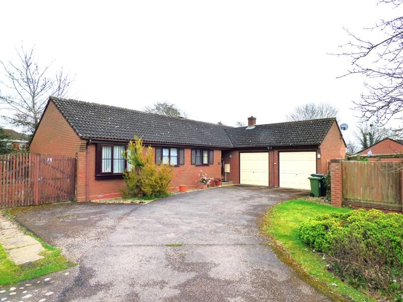 4 bed bungalow for sale in 15 Bramley Close, Ledbury, Herefordshire HR8