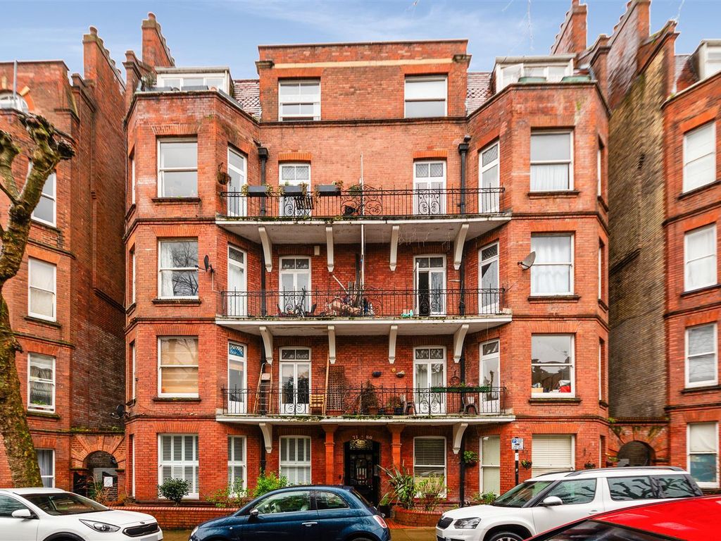 3 bed flat to rent in Parliament Hill Mansions, Lissenden Gardens NW5