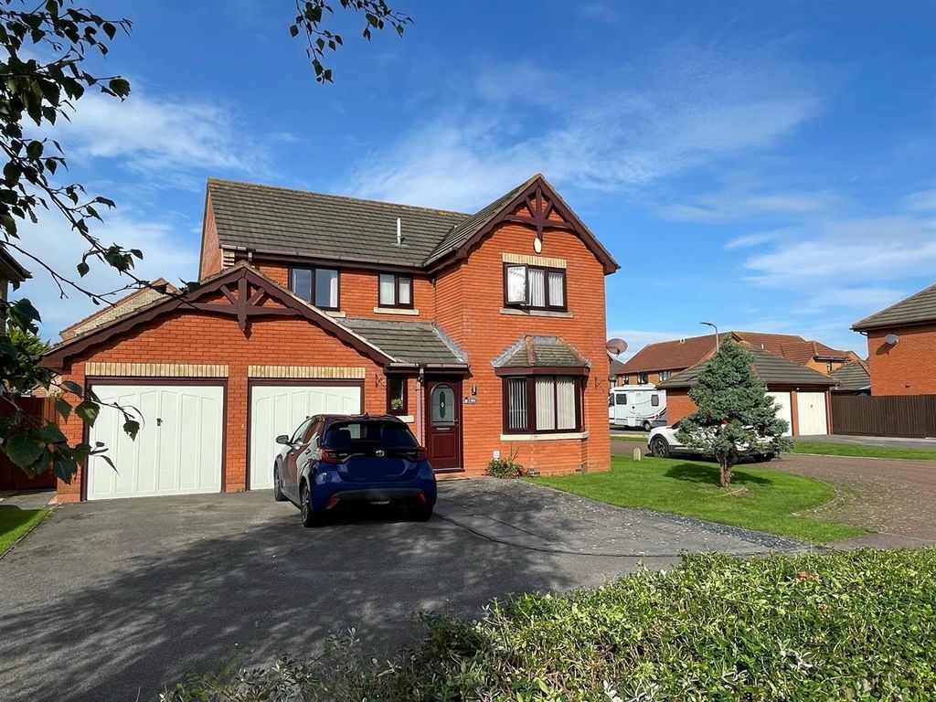 4 bed detached house for sale in Barrie Way, BurnhamOnSea TA8, £