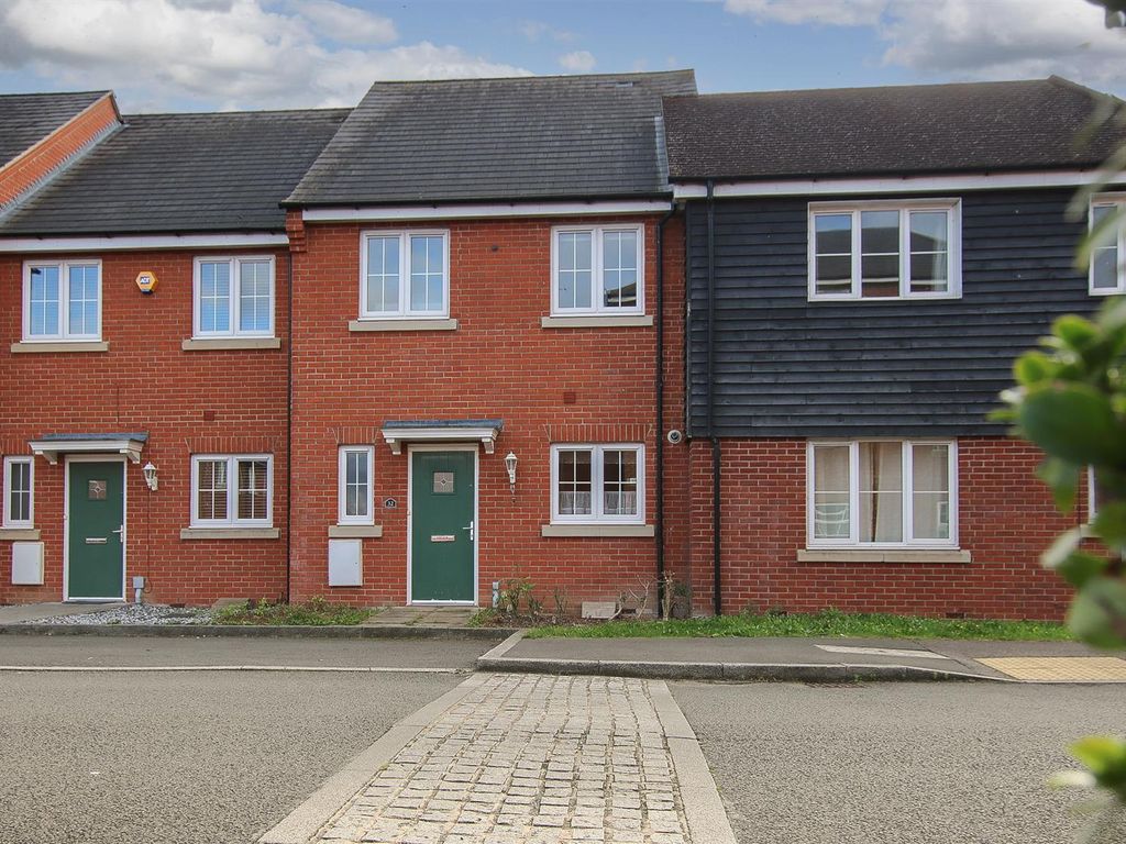 3 bed terraced house for sale in Clivedon Way, Aylesbury HP19 Zoopla