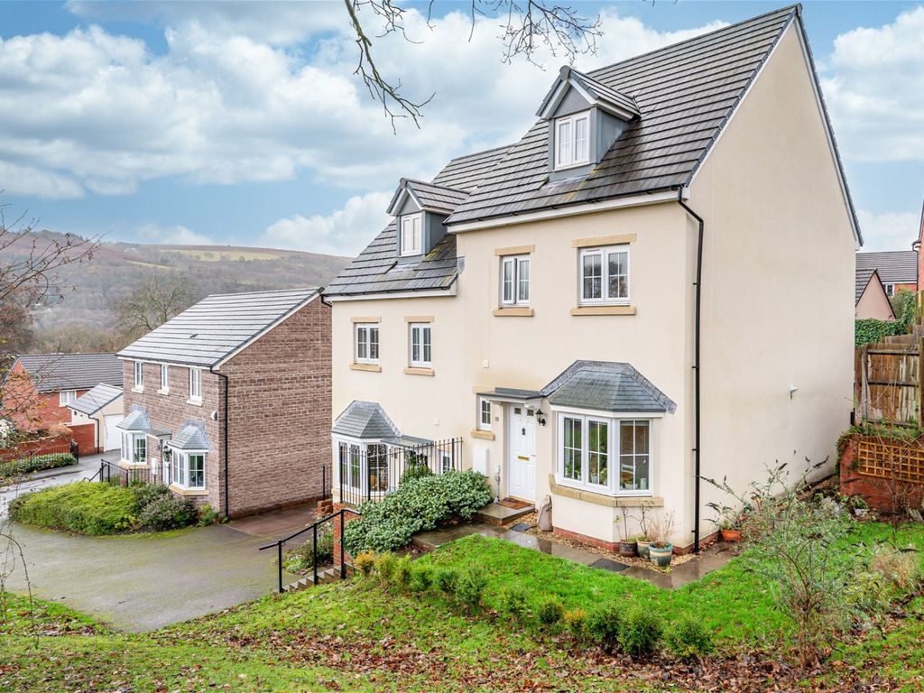 4 bed semidetached house for sale in Mametz Grove, Gilwern