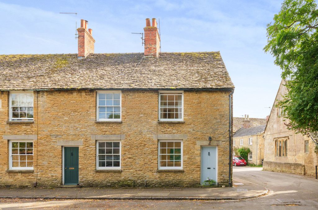 2 bed end terrace house for sale in Church Street, Bampton, Oxfordshire