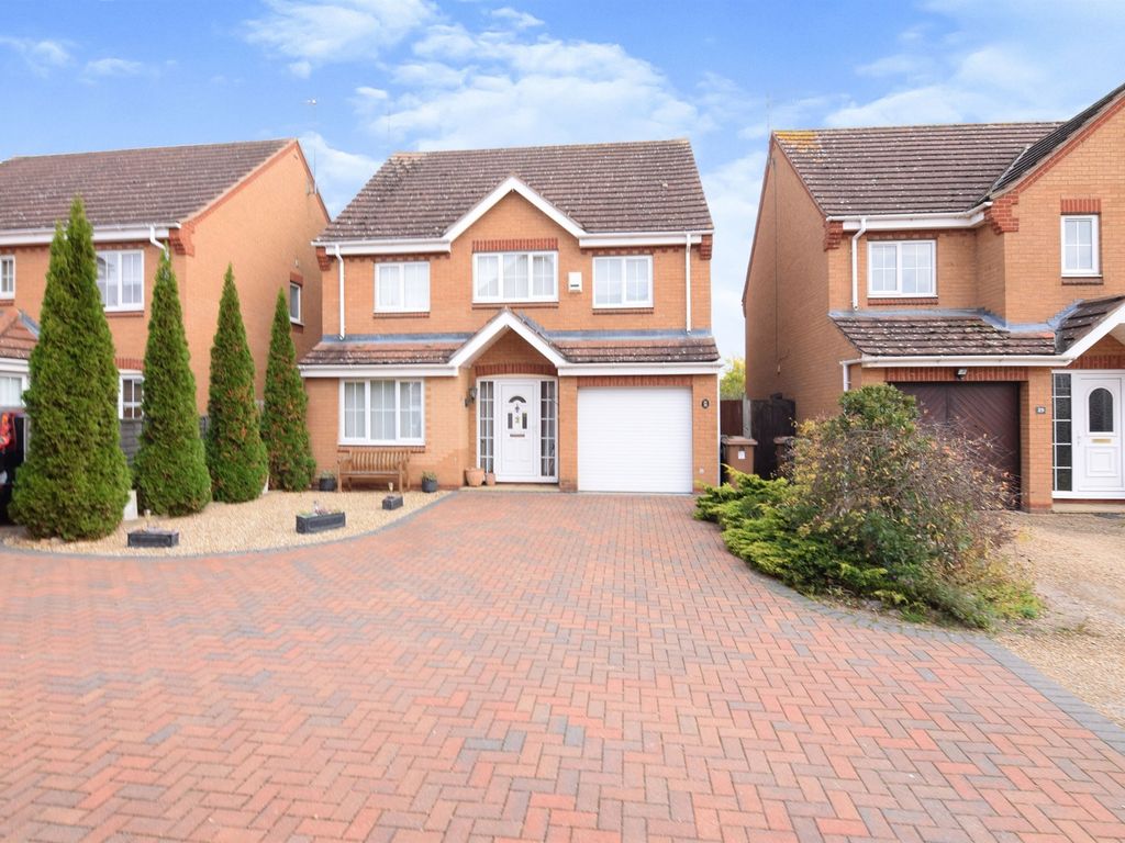 4 bed detached house for sale in Ilex Close, Hampton Hargate