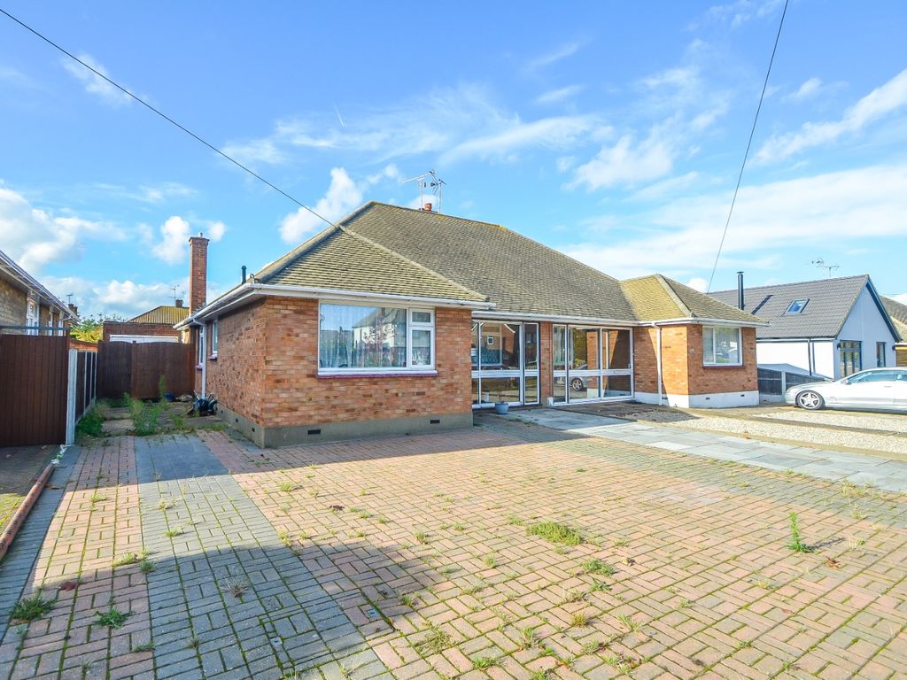 2 bed semidetached bungalow for sale in Maplin Way, SouthendOnSea