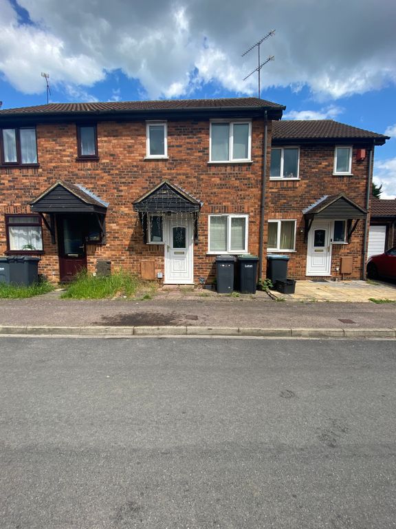 2 bed terraced house to rent in Rodeheath, Luton, Bedfordshire LU4, £