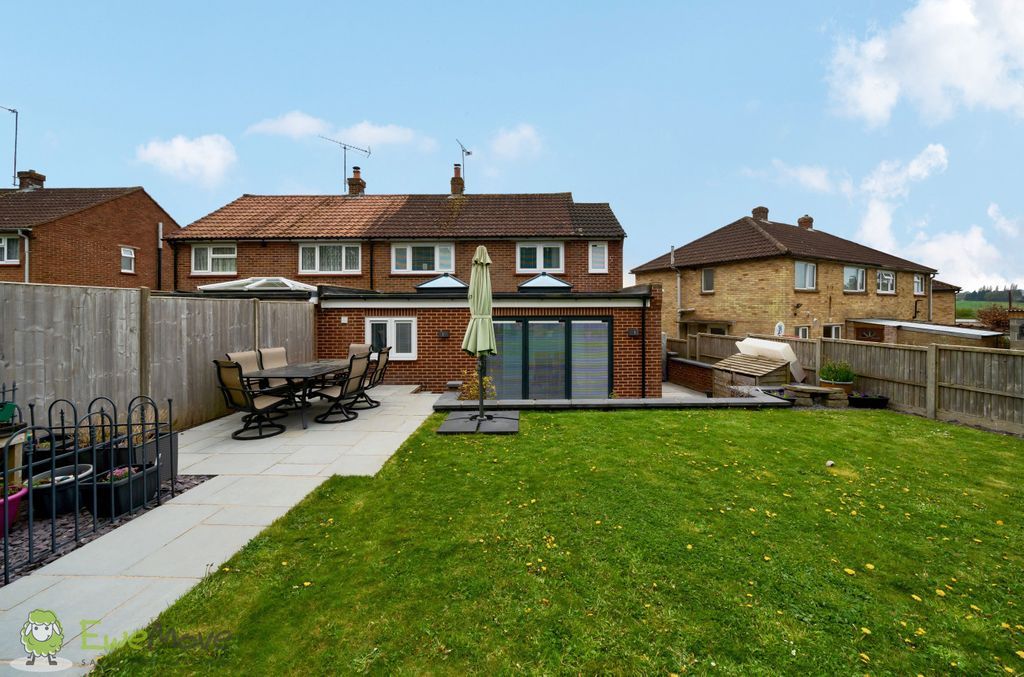 3 bed semidetached house for sale in Water Ridges, Oakley, Basingstoke