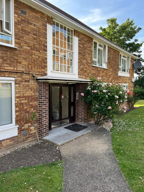 Sunningfields Road London NW4  