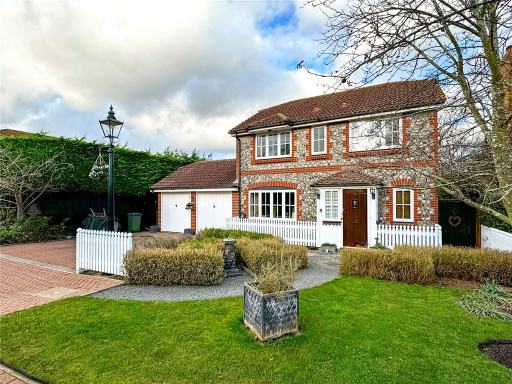 4 bed detached house for sale in Tudor Court, Crockenhill, Kent BR8, £