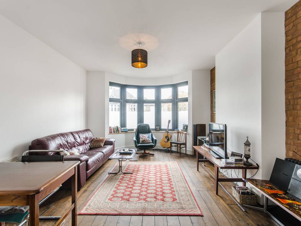 3 bed terraced house to rent in Haycroft Gardens, Willesden, London