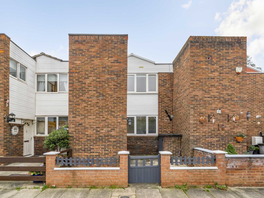 3 bed terraced house for sale in Ealing Road, Brentford TW8, £500,000