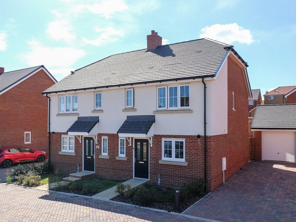 3 bed semidetached house for sale in Broadacre View, Northfleet, Kent