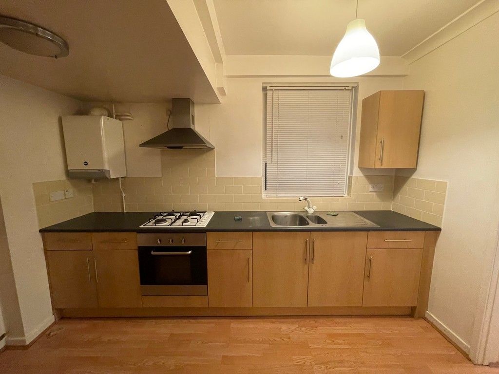 2 bed semidetached house to rent in Yew Lane, Sheffield S5, £850 pcm