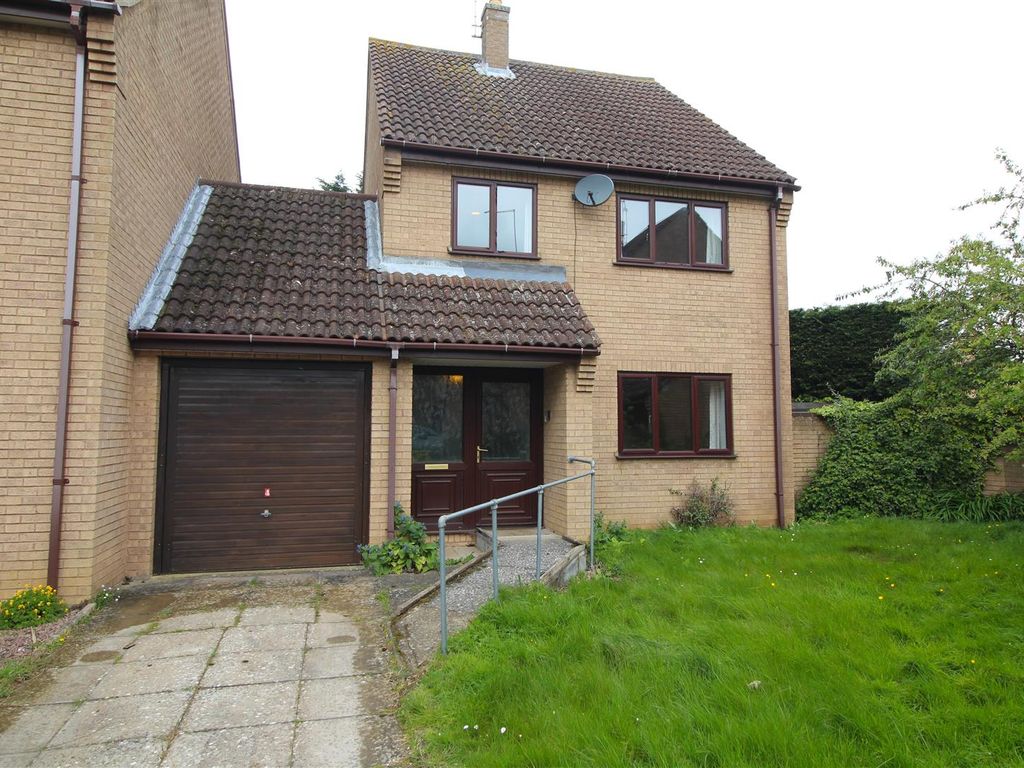 3 bed link detached house for sale in The Leys, Longthorpe