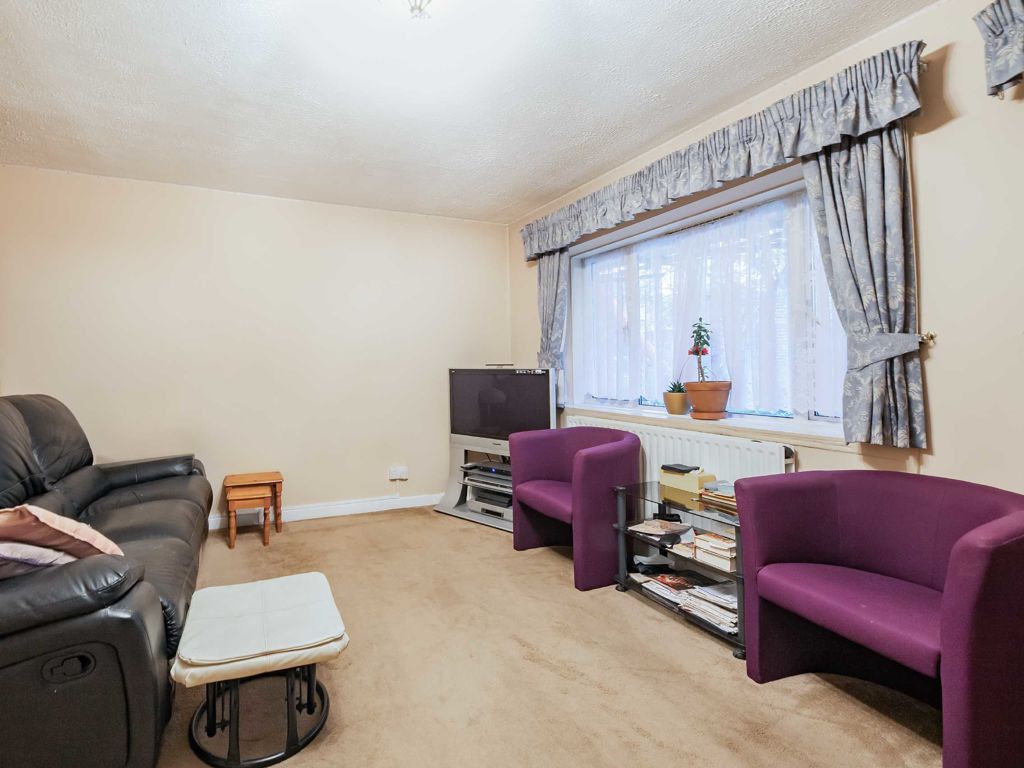 3 bed flat to rent in Boston Manor Road, Brentford TW8, £2,297 pcm Zoopla
