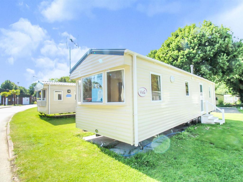 3 bed mobile/park home for sale in Clacton Road, Weeley, ClactonOnSea