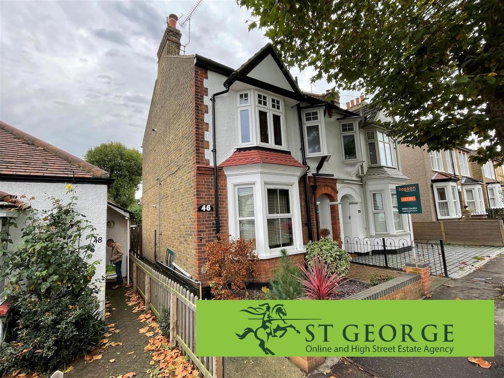 1 bed flat for sale in Southsea Avenue, LeighOnSea SS9 Zoopla