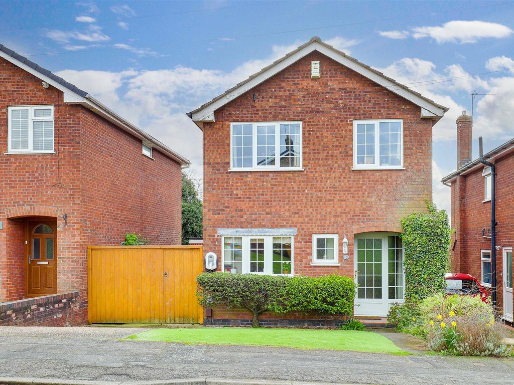 4 bed detached house for sale in Derry Drive, Arnold, Nottinghamshire