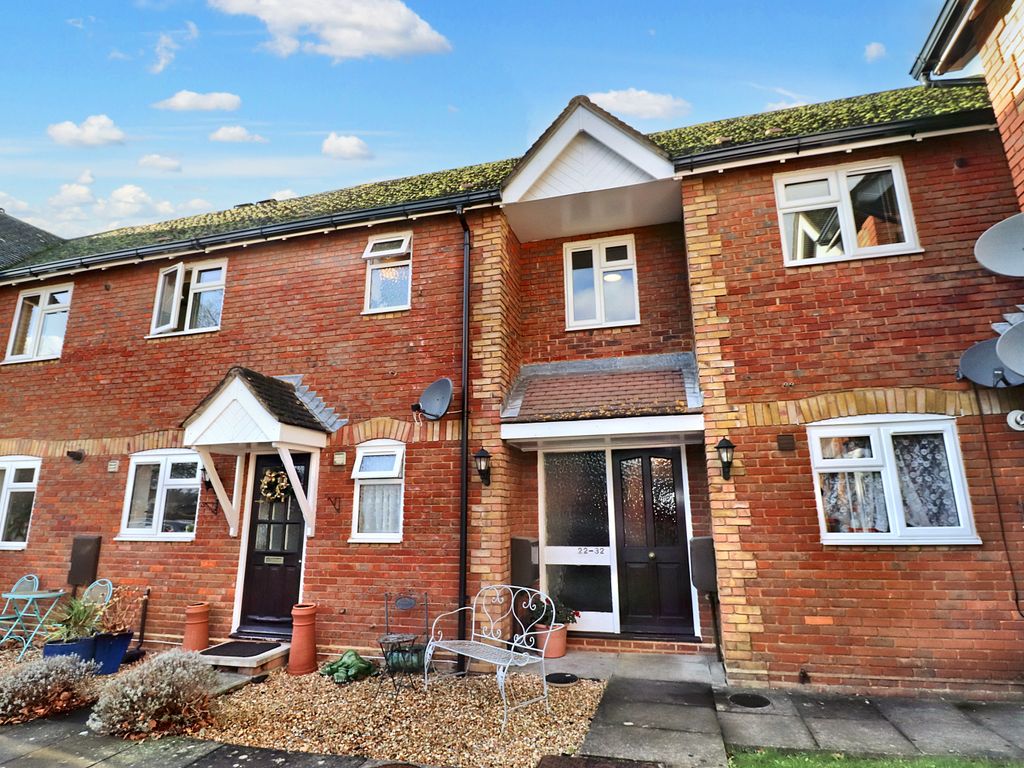 2 bed flat to rent in Jenkyns Close, Botley, Southampton SO30, £1,000