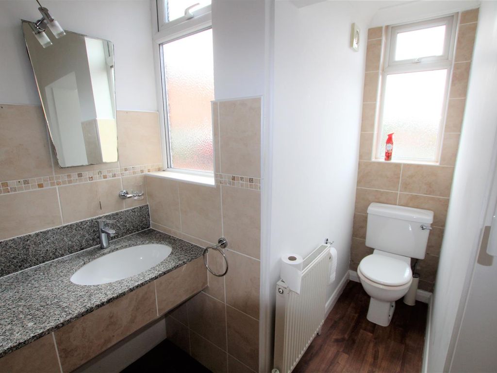 2 bed flat to rent in Holderness Road, Hull HU8, £525 pcm Zoopla