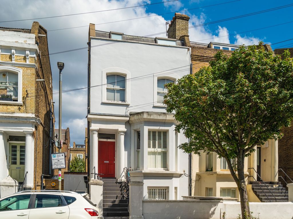1 bed flat for sale in Louvaine Road, Clapham Junction SW11, £450,000