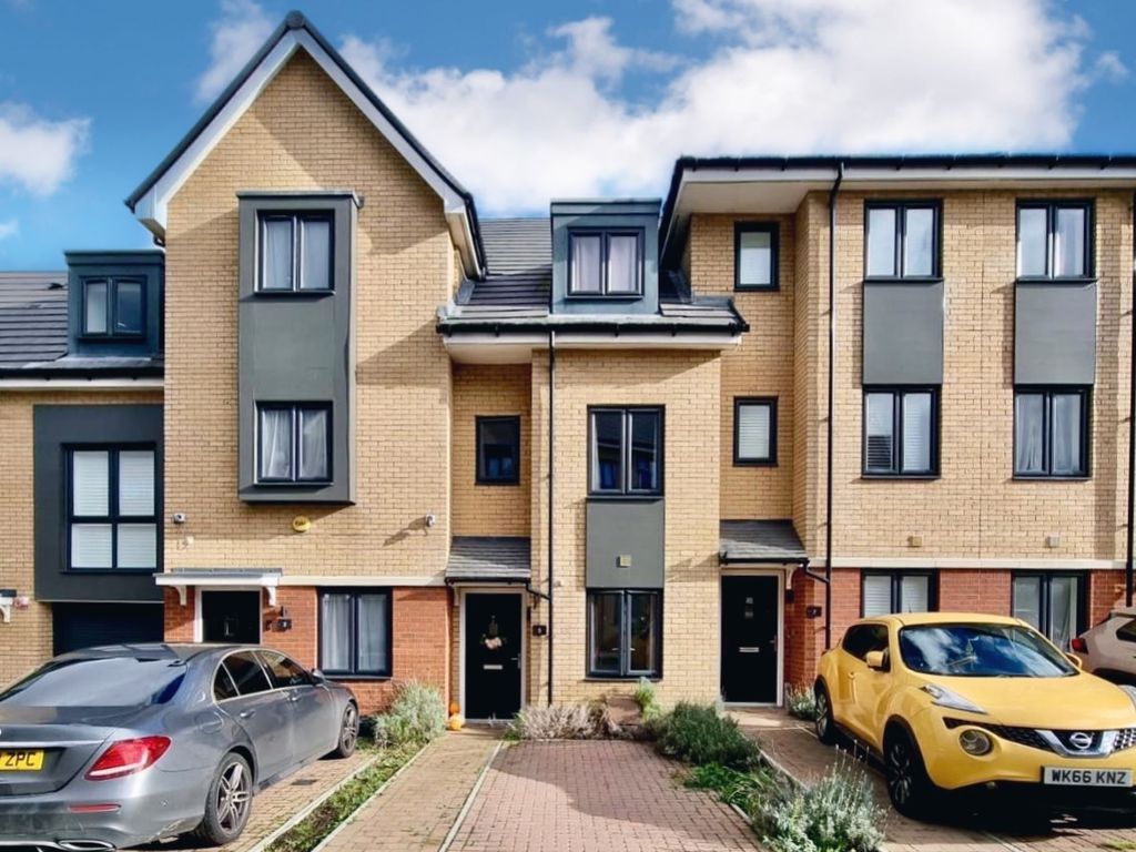 3 bed town house for sale in Swansfield Road, Greenhithe DA9, £450,000