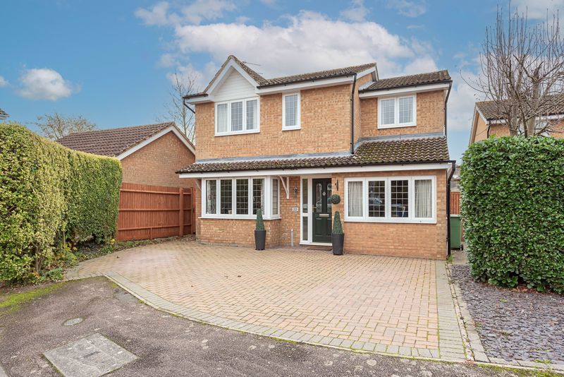 4 bed detached house for sale in Dean Way, Aston Clinton, Aylesbury