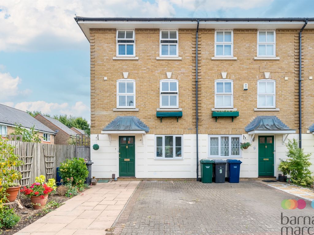 Balmoral Avenue, London N11