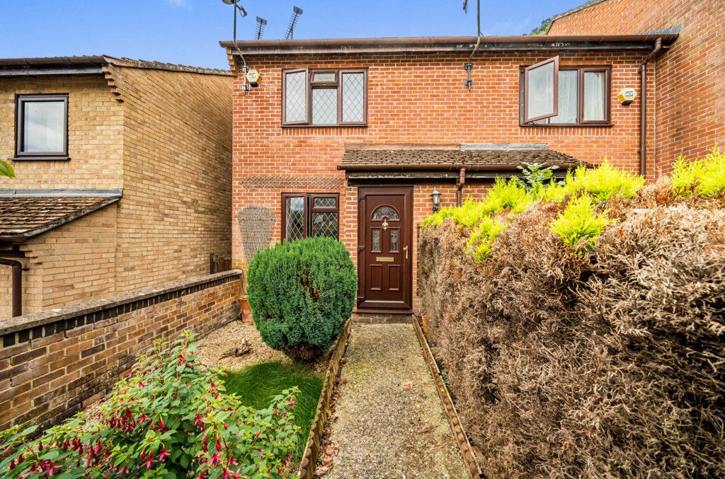 2 bed terraced house for sale in Stour Close, Tilehurst, Reading RG30