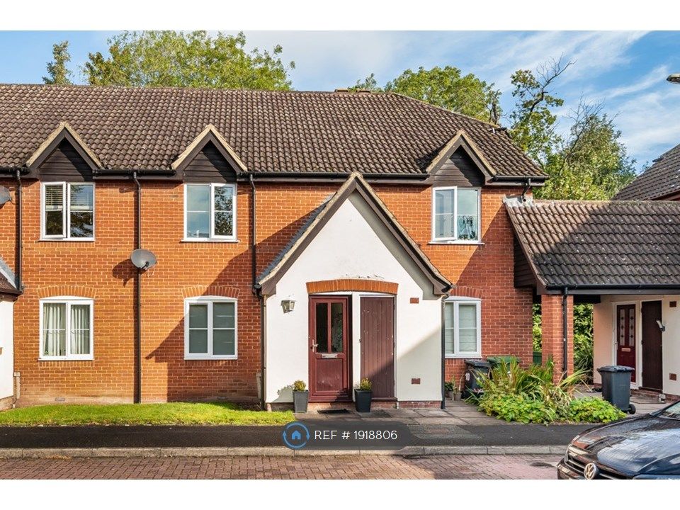 2 bed flat to rent in Pyotts Court, Old Basing, Basingstoke RG24, £