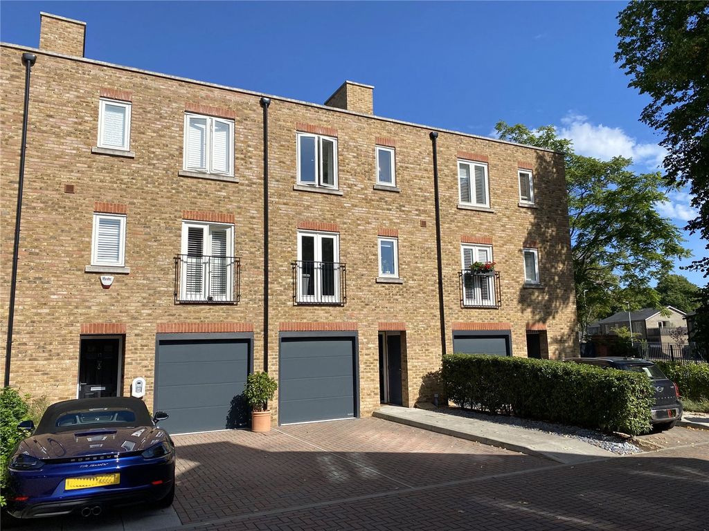 4 bed town house for sale in King William Close, Chichester, West