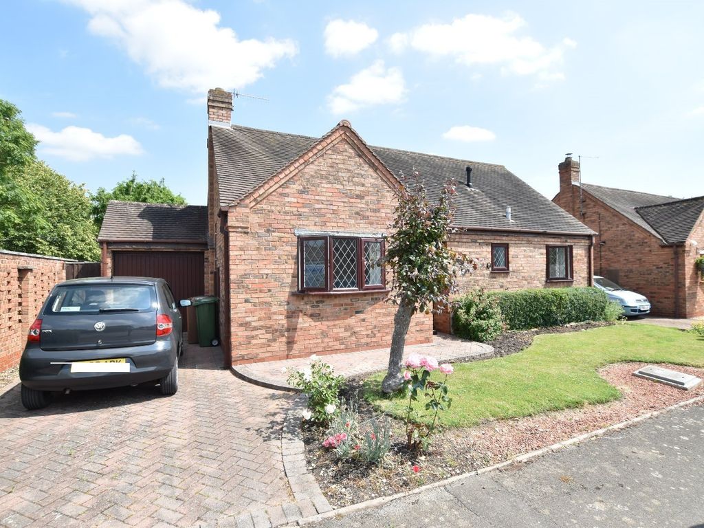 3 bed bungalow for sale in The Close, Cleeve Prior, Evesham
