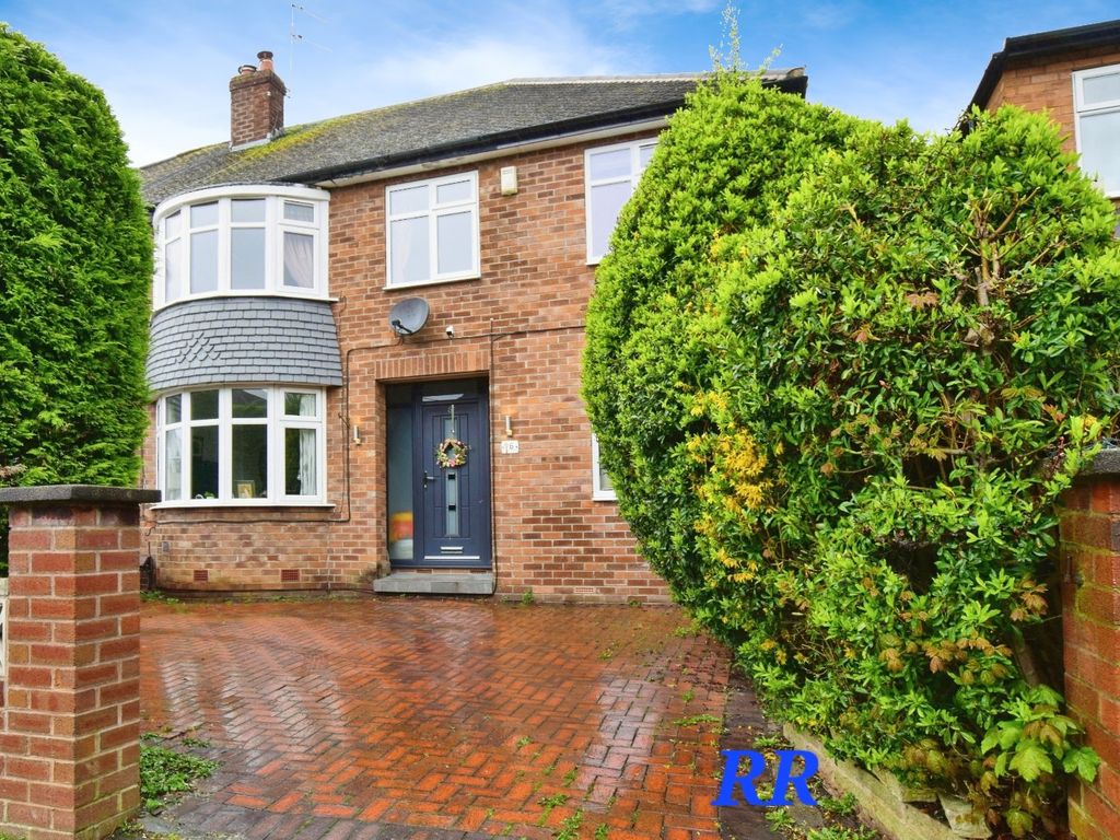 4 bed semidetached house for sale in Coniston Drive, Handforth