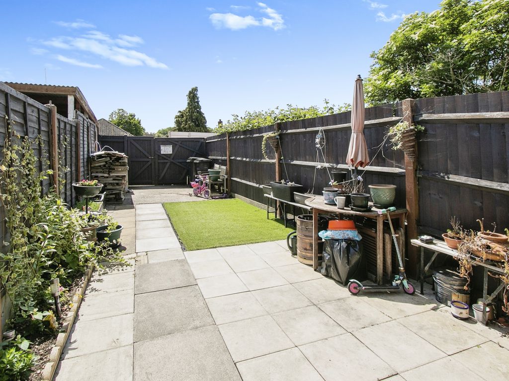 2 bed flat for sale in Anchor Road, Bearcross, Bournemouth, Dorset BH11