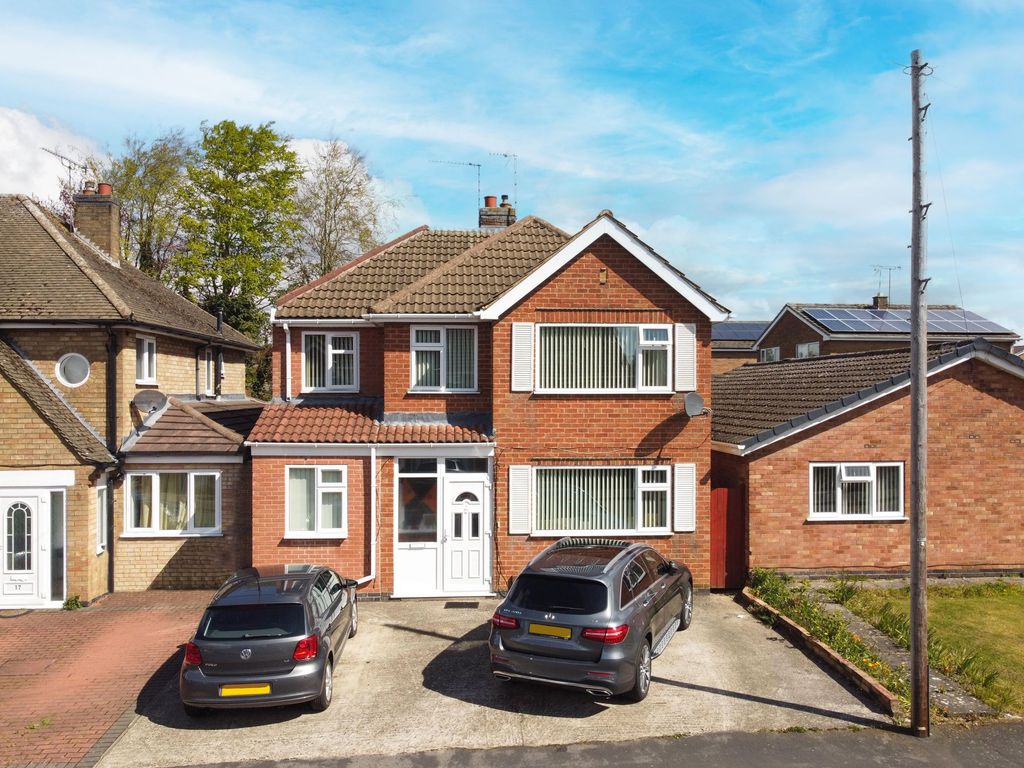 5 bed detached house for sale in Adlington Road, Oadby, Leicester LE2
