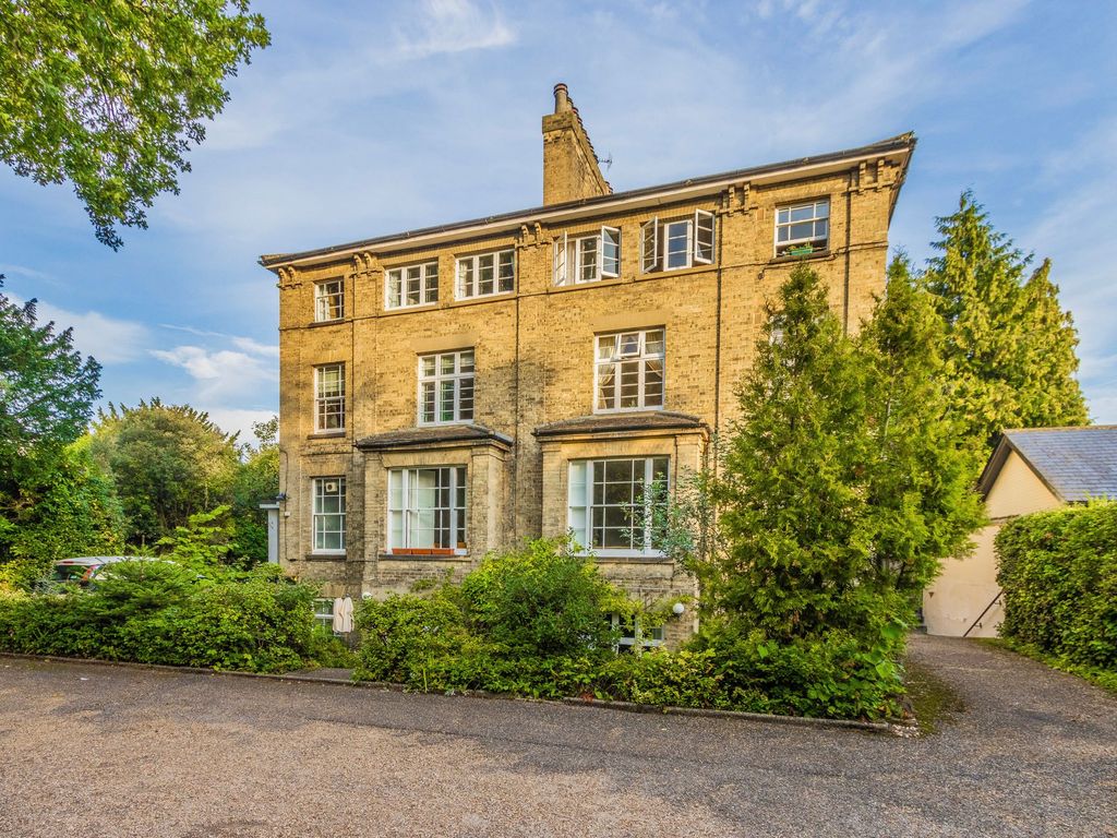 2 bed flat for sale in Newmarket Road, Albermarle House NR2, £280,000