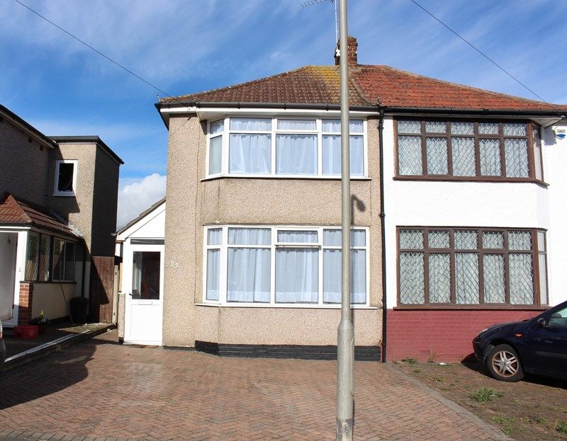 2 bed semidetached house to rent in Monmouth Close, Welling, Kent DA16