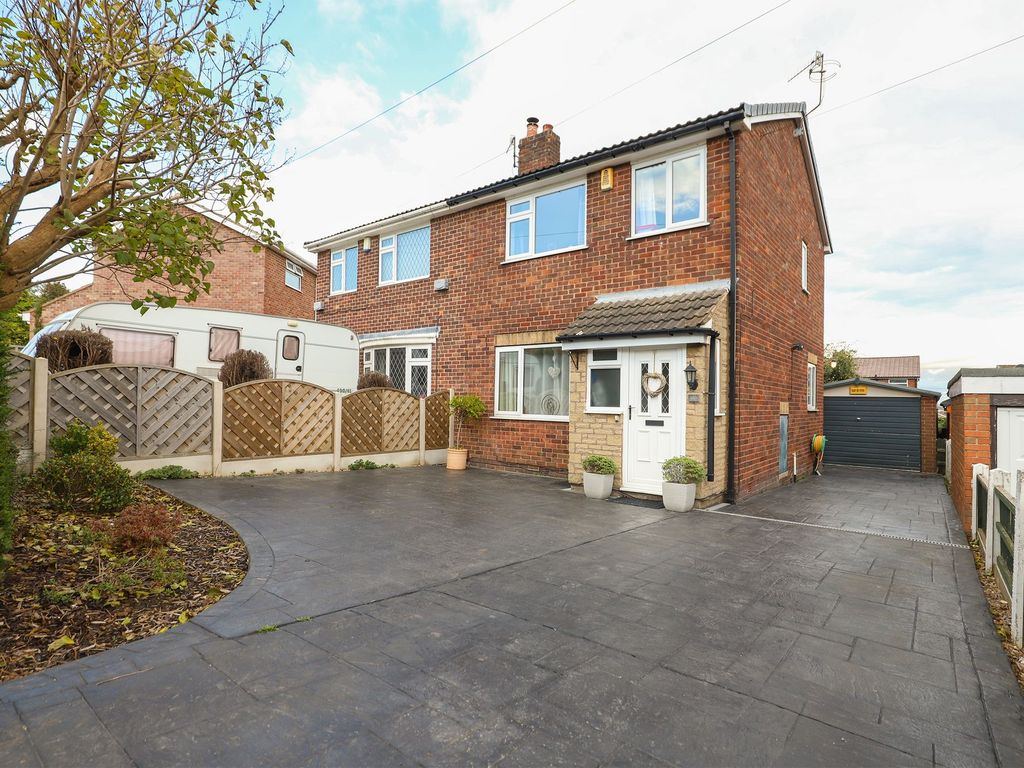 3 bed semidetached house for sale in Dunston Lane, Chesterfield S41, £