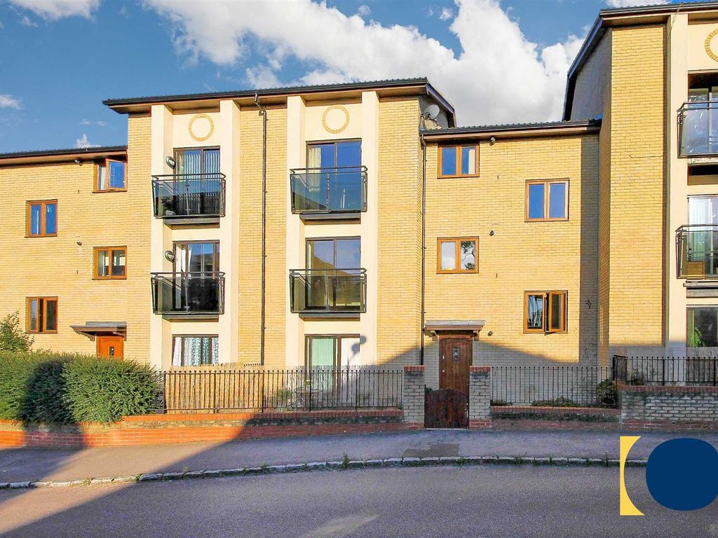 2 bed flat to rent in Kelling Way, Broughton, Milton Keynes MK10, £