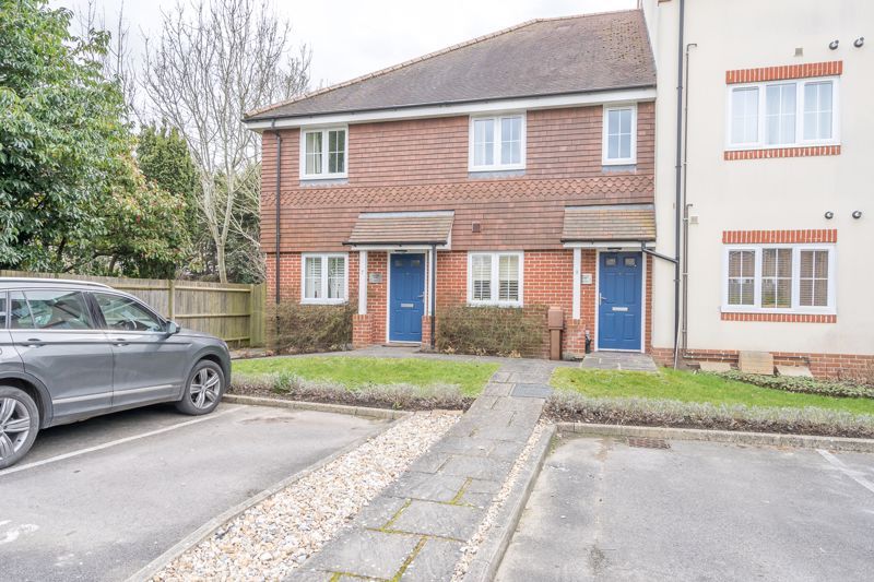 2 bed flat for sale in Tilemakers Close, Chichester PO18