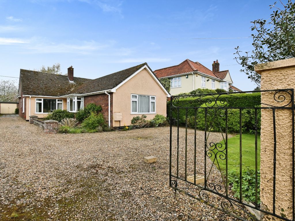 3 bed bungalow for sale in Norwich Road, Wymondham, Norfolk NR18 Zoopla