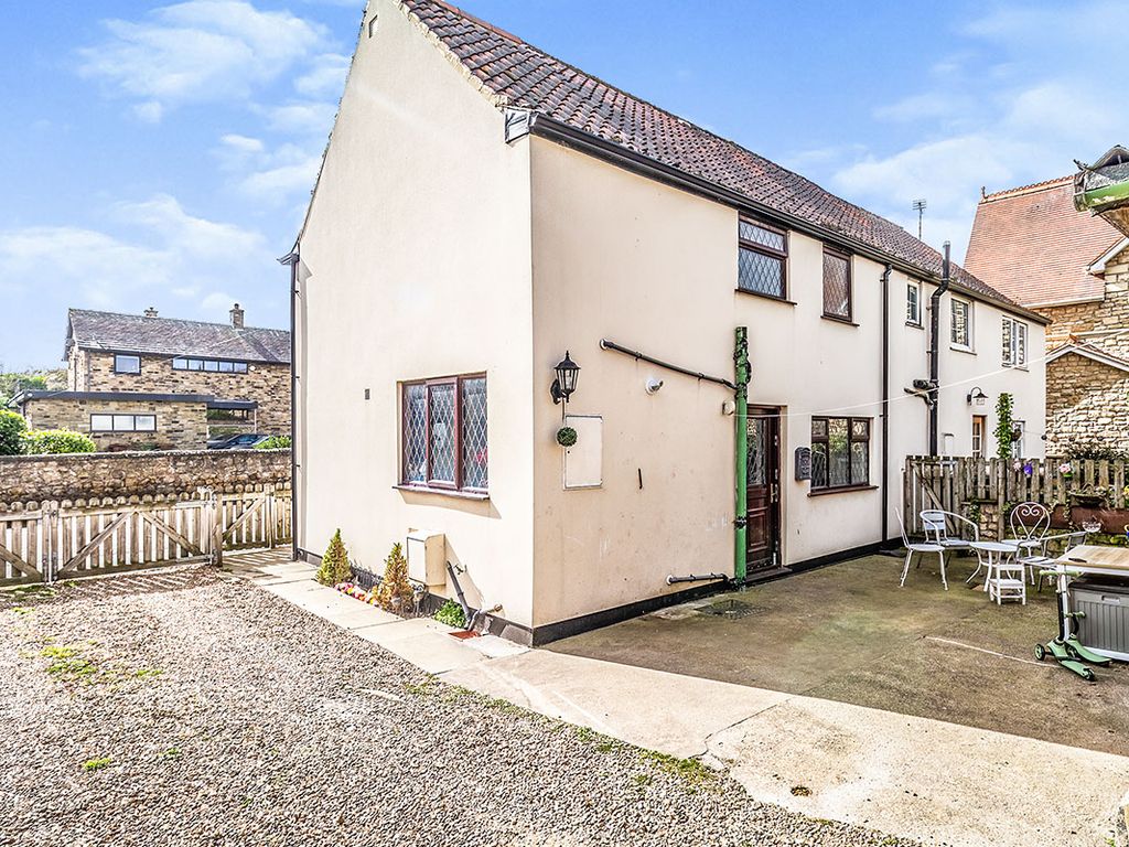 3 bed semidetached house for sale in Estcourt Road, Darrington