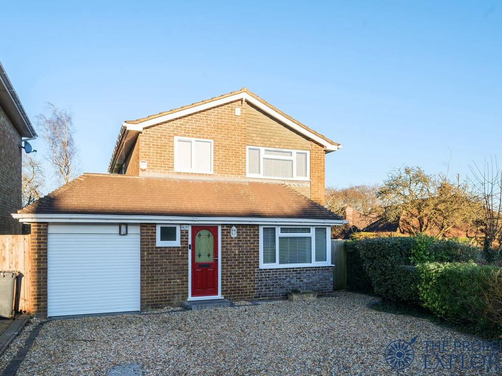 3 bed detached house for sale in Rose Close, Basingstoke RG22, £475,000