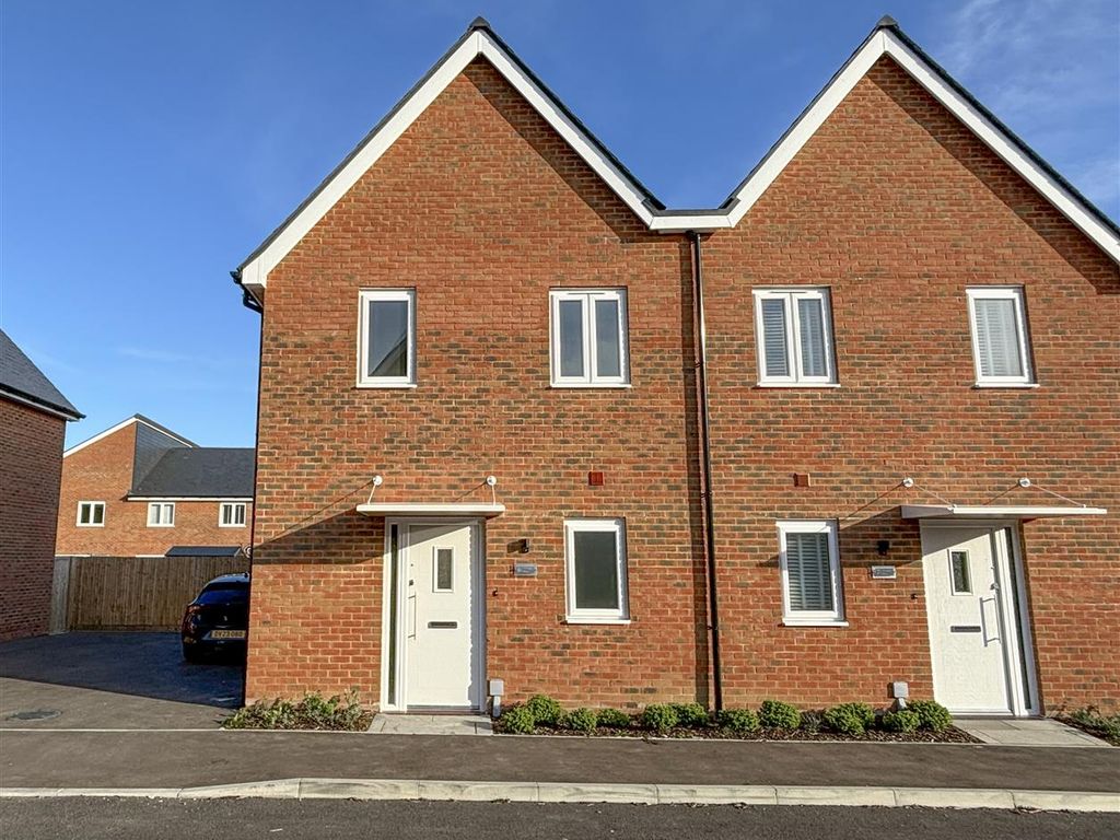 2 bed semidetached house to rent in Thistle Place, Polegate BN26, £