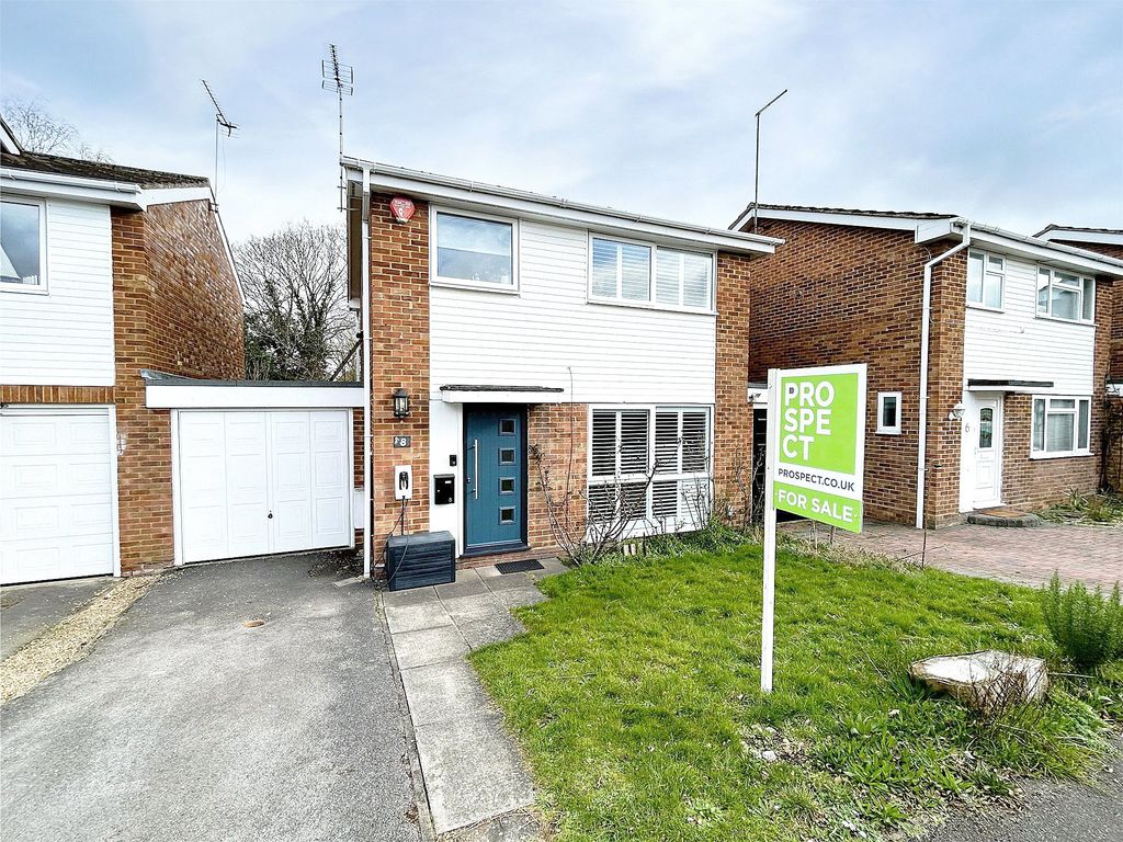3 bed linkdetached house for sale in Delane Drive, Winnersh, Wokingham