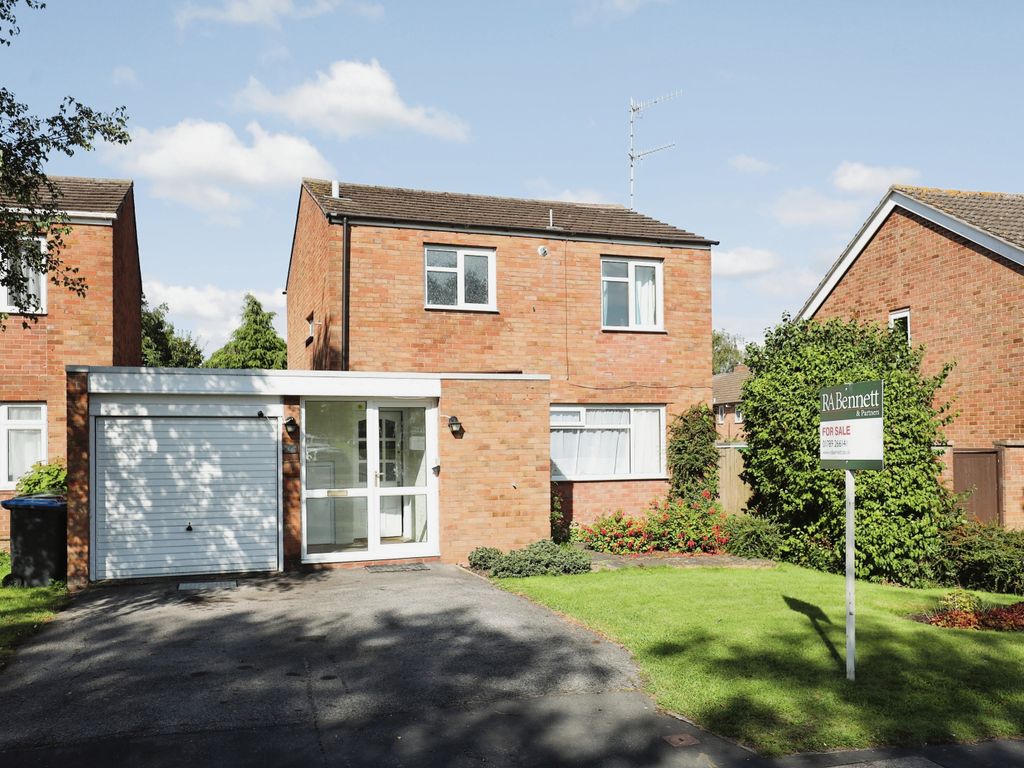 3 bed link detached house for sale in Drayton Avenue, StratfordUpon