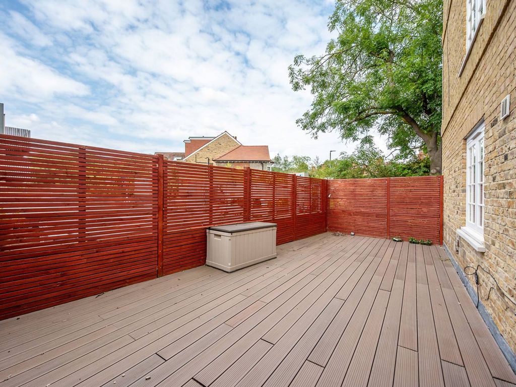 2 bed flat to rent in Wimbledon Park Road, Wimbledon, London SW19, £