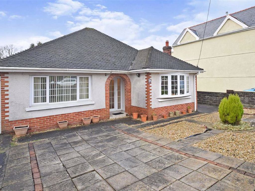 3 bed detached bungalow for sale in Pentre Road, Pontarddulais, Swansea