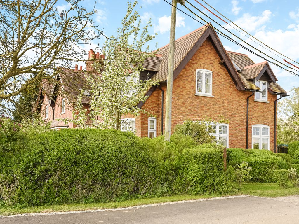 5 bed cottage to rent in Buckingham Road, Weedon, Aylesbury HP22 Zoopla