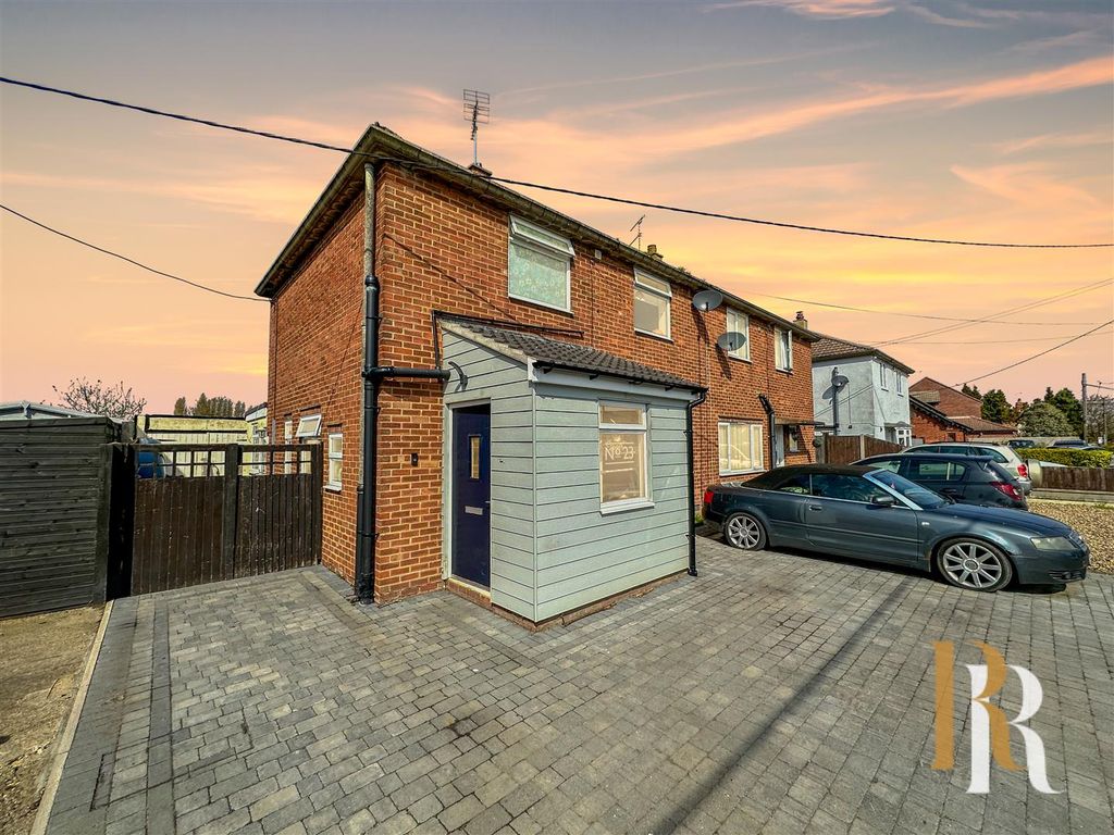 3 bed semidetached house for sale in Rectory Road, Little Oakley